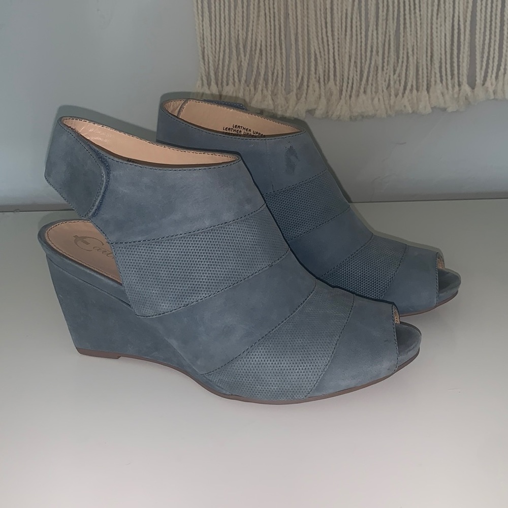 Earthies Bonaire woman’s leather slingback wedgies
